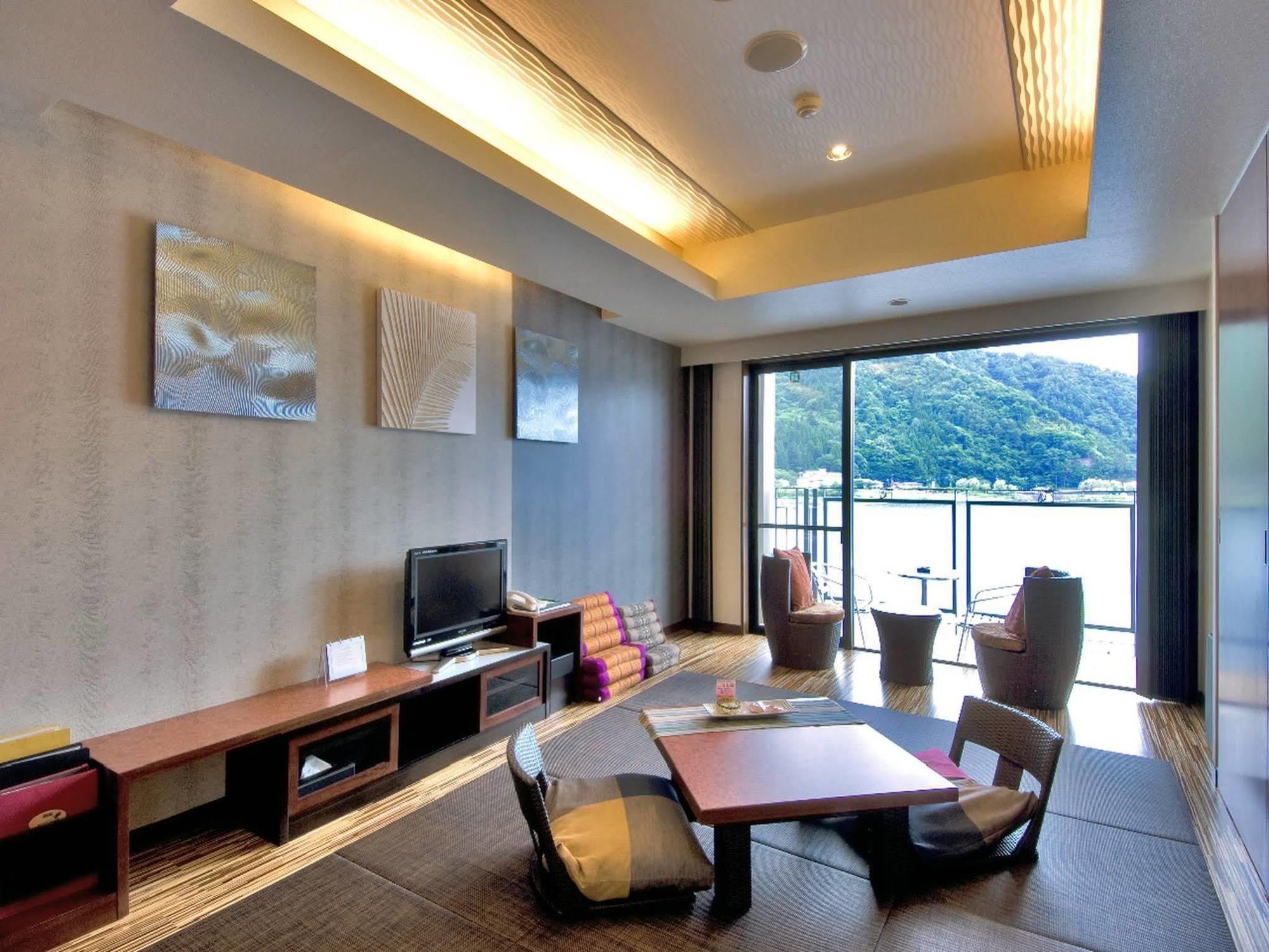 פוג'יקאוואגוצ'יקו Kaze No Terrace Kukuna Hotel מראה חיצוני תמונה